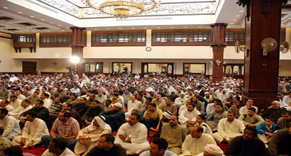 What acts should Muslims avoid on Friday prayer? What are the common mistakes made by imam in Friday Prayer? What is the Prophet’s guidance regarding Friday khutbah? 