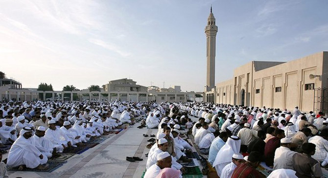 What are the number of rak`ahs and takbirs of the `Eid Prayer? What should be done if `Eid comes on Friday?